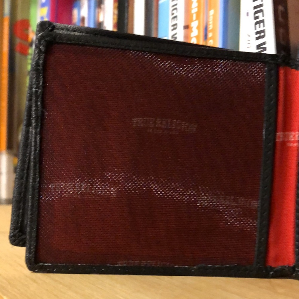 TRUE RELIGION-men’s black ‘FORBES’ leather wallet - Picture 6 of 8